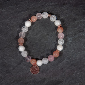 Edelsteinarmband in zarten Rosa- und Orangetönen