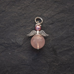 Grosses Engeli aus facettiertem Rosenquarz und 925 Silber