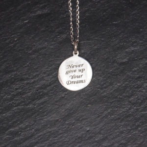 Alternative view of Anhänger-Never give up your dreams