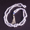 Mala aus Chalcedon und Dumotierit