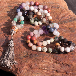 Alternative view of Mala Regenbogen - 28 verschiedene Edelsteine und bunter Bilder-Jaspis