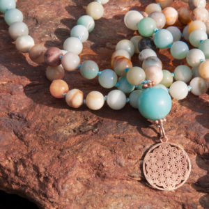 Alternative view of Mala aus buntem Amazonit