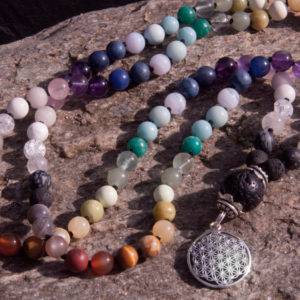 Alternative view of Mala Regenbogen - 27 verschiedene Edelsteine und Lava